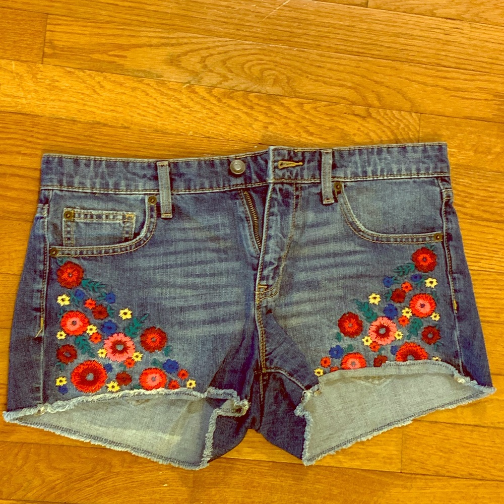 Gap Flower Embroidered Sexy Boyfriend Shorts